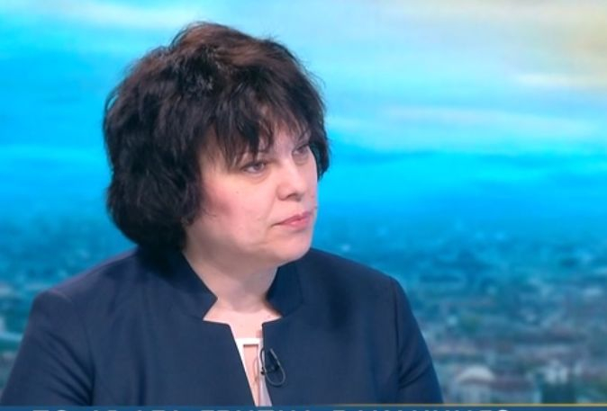 Шефка от МОН обясни ще има ли удължаване на учебната година заради грипната ваканция 