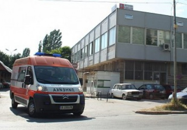 Варненка се върна от Германия и припадна без дъх пред джипито си, откараха я спешно в Инфекциозното