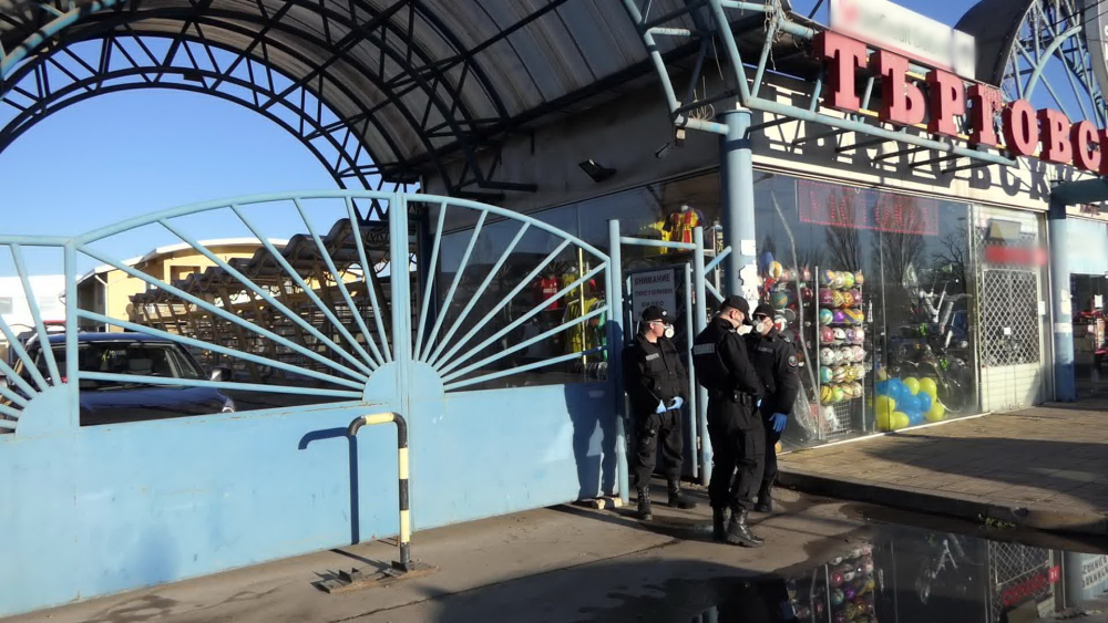 Ето какво откриха в базар "Илиянци" при спецакцията заради COVID-19 ВИДЕО 