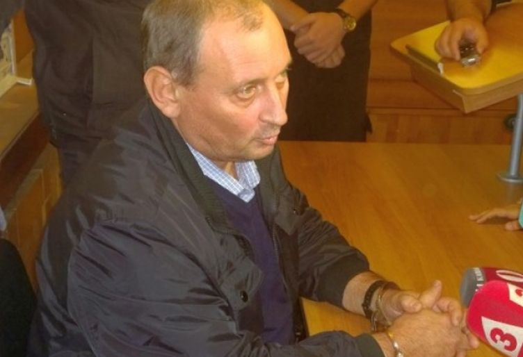 Осъдиха училищния директор, блудствал с ученичка, която го записала 