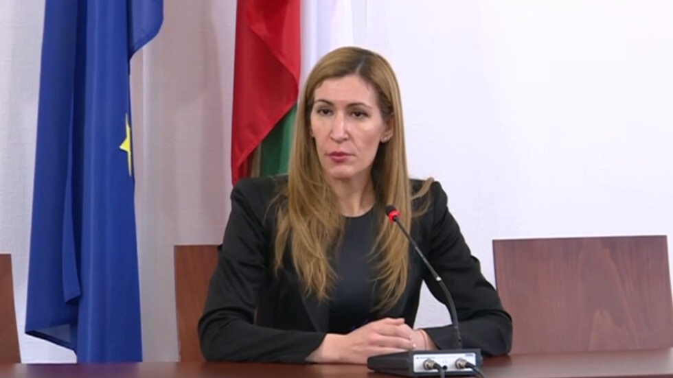 Ангелкова с тревожни новини за туристическия бранш ВИДЕО