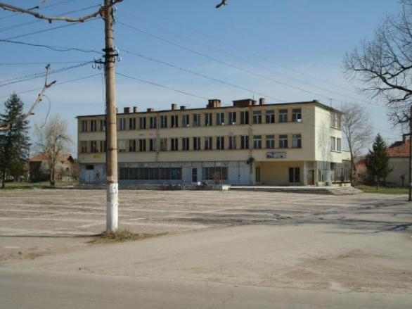 Напук на забраната: Нашенци си дойдоха от Италия и стягат пищно кръщене с над 200 души 