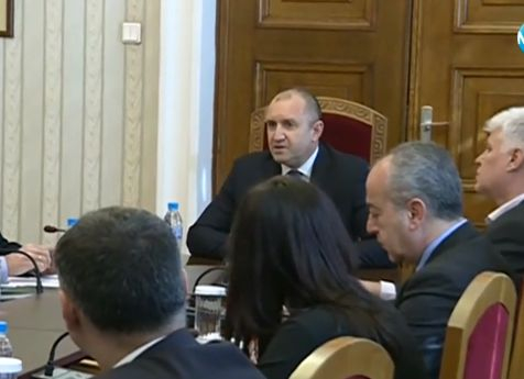 Извънредна среща при президента решава бъдещето на бизнеса