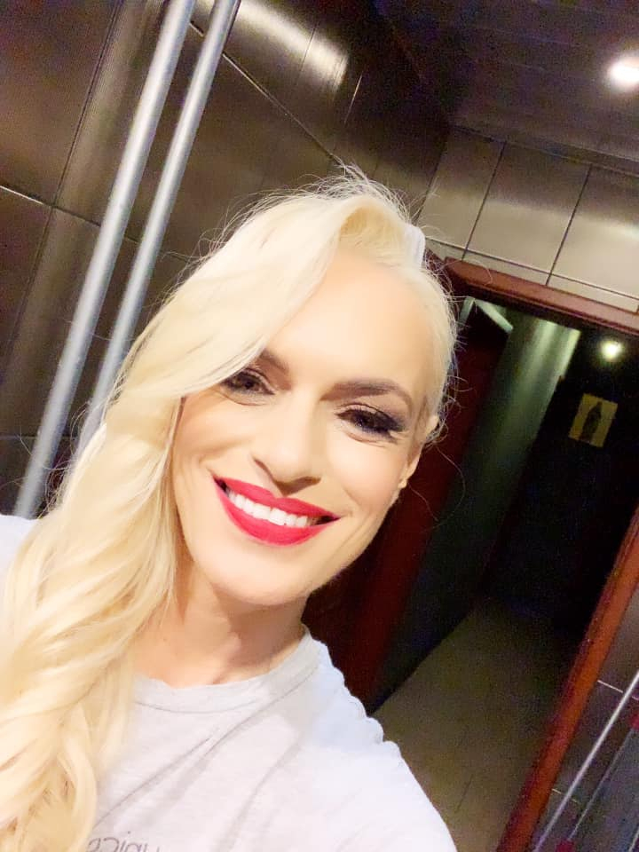 Ива Екимова отиде да изхвърли боклука и взе невероятни предпазни мерки 