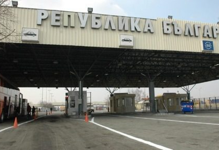 Митничари спряха автобус на "Капитан Андреево" и онемяха от откритото вътре 