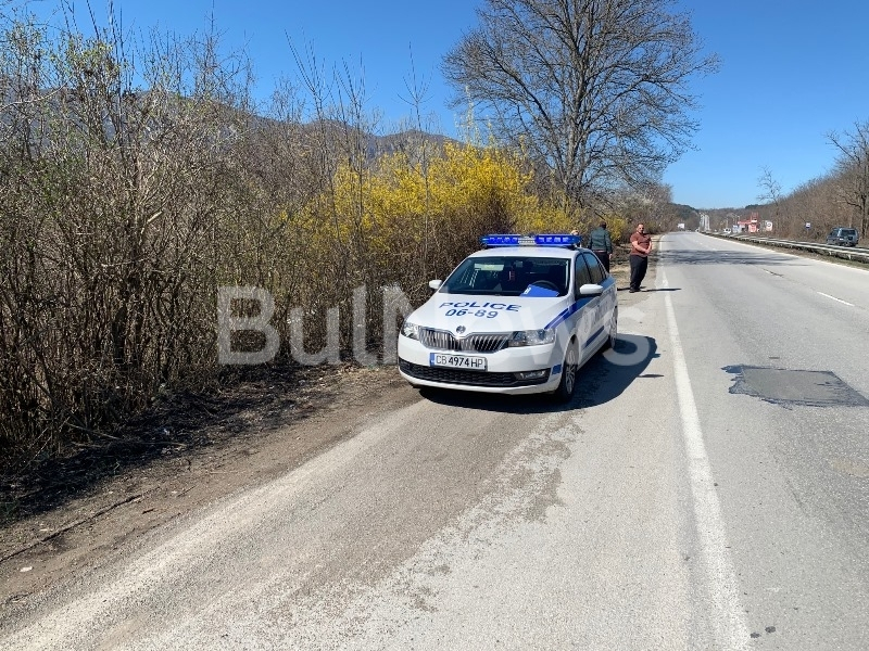 Трима видинчани с всички симптоми на COVID-19 катастрофираха на път за "Пирогов", на водача му прилошало СНИМКИ