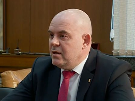 Гешев: Необходими са радикални мерки: Вечерен час и контрол на движението из големите градове през деня ВИДЕО