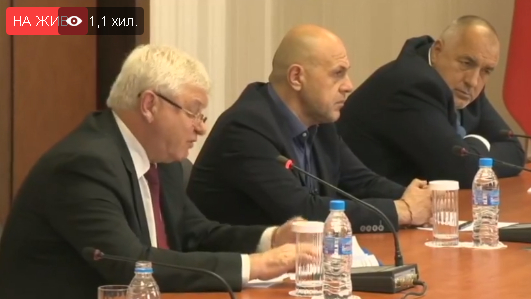Вицепремиерът Дончев: Обмисля се строга карантина за пенсионерите заради епидемията от COVID-19