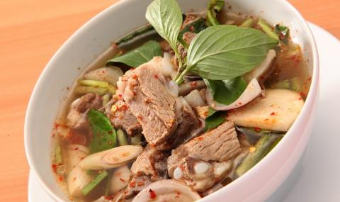 Рецепта на деня: Вкусна чорба със свинско месо и зелев сок