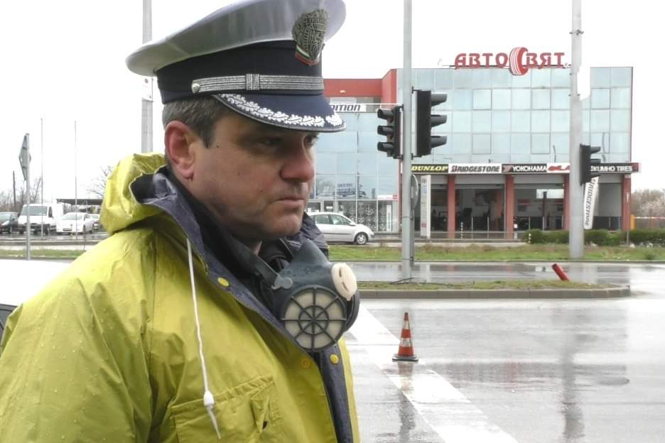  БЛИЦ TV: Вижте какво се случва на КПП-тата на блокирания заради коронавируса Пловдив