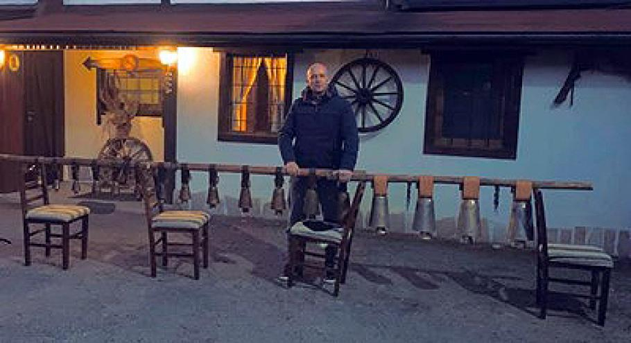 Всеки ден точно в 19 часа в блокирания Банско се случва нещо невероятно СНИМКА