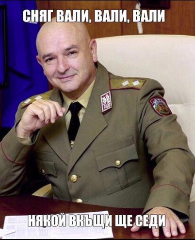 Колажите с ген. Мутафчийски, които усмихнаха милиони българи напук на заразата СНИМКИ 