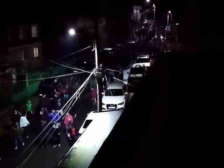 Тумба цигани, въоръжени с брадви и лопати, сътвориха бесен екшън в Царево ВИДЕО