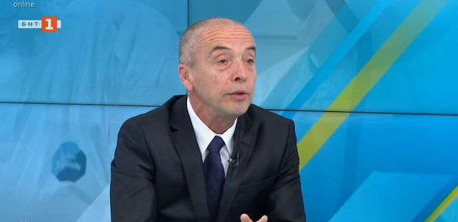 Доц. Мангъров обясни защо няма и не може да има ефективно лечение за COVID-19