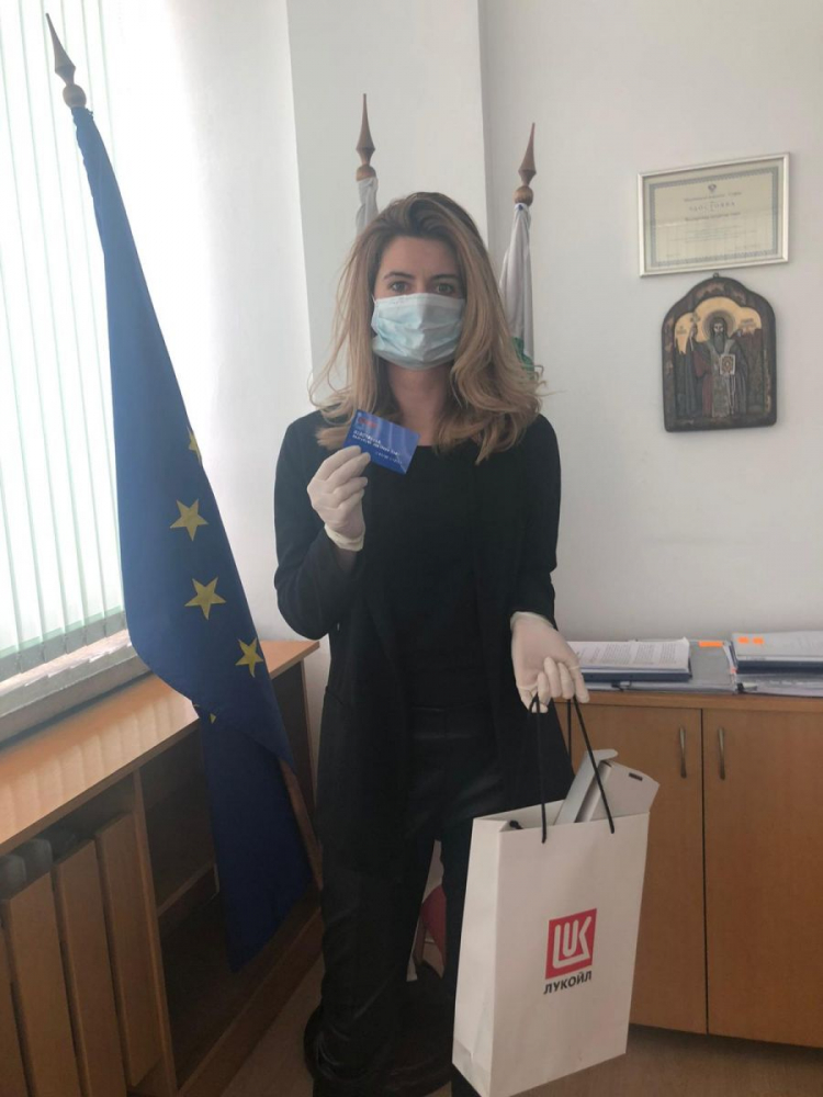 "Лукойл-България" с дарение за кампанията "За героите в бяло"  