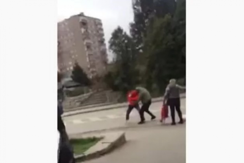 В Босна купувачи се сбиха заради чувалче с брашно ВИДЕО