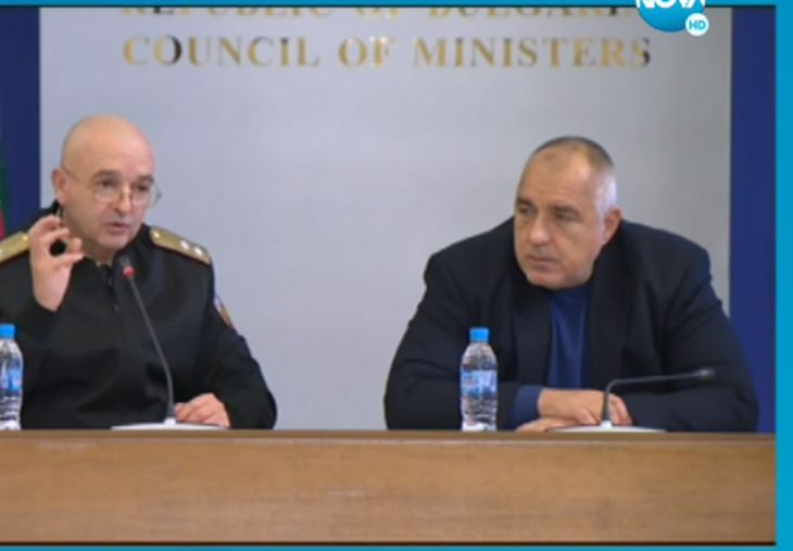 Министър Маринов обяви колко много българи вече са под карантина