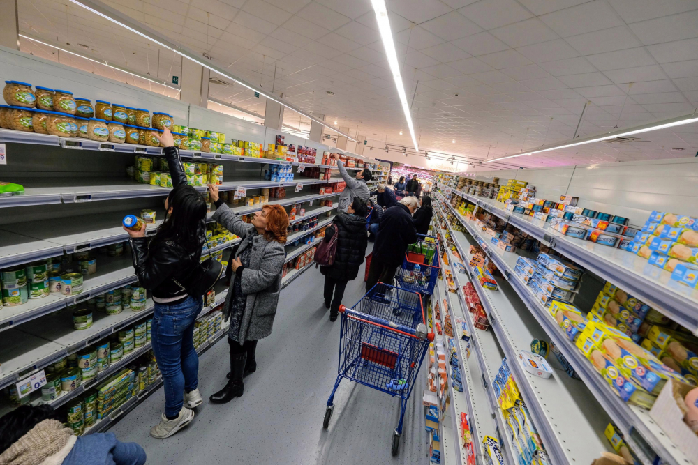  В Сицилия озверяха от карантината, гладни тълпи разграбват магазини, готви се революция 