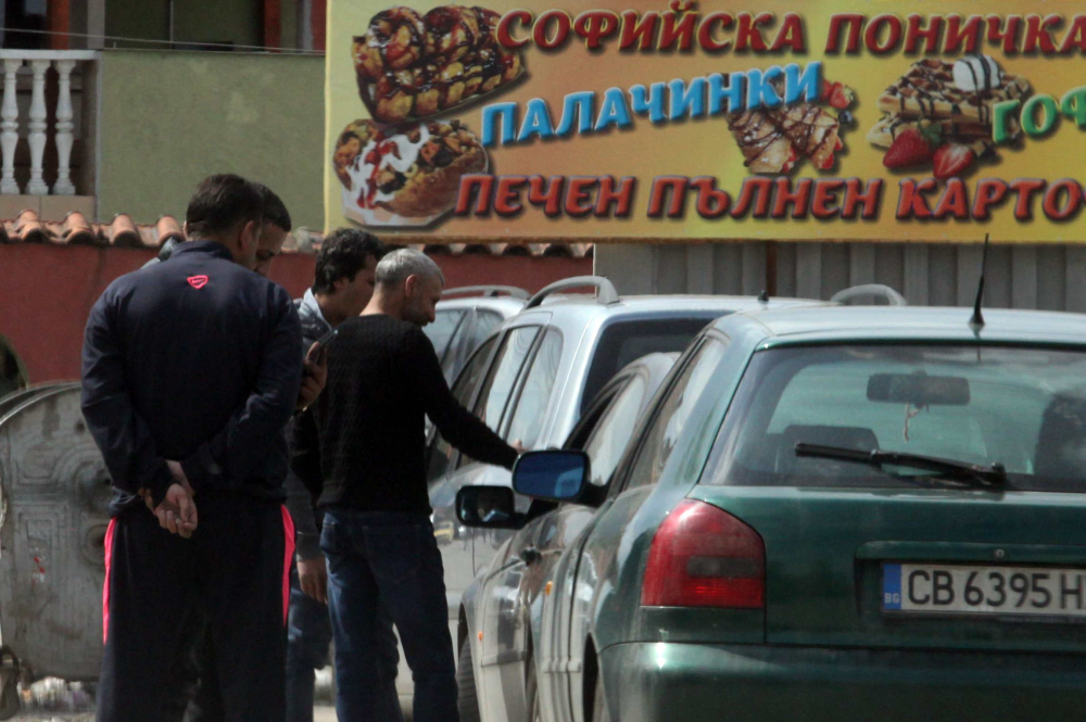 Те така спазват извънредните мерки на държавата циганите от "Факултета" СНИМКИ