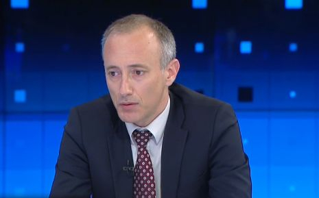 Просветният министър каза с колко ще се удължи учебната година 