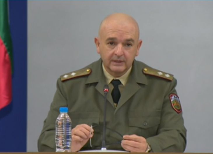 Ген. Мутафчийски обясни защо се налага да носим маски и кога е крайният срок да си ги набавим