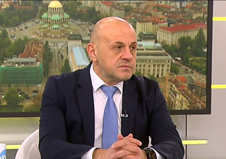 Декларация или смс? Дончев разкри как българите ще се допускат извън дома