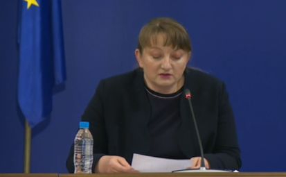 Деница Сачева обяви с колко са скочили болничните заради COVID-19 ВИДЕО