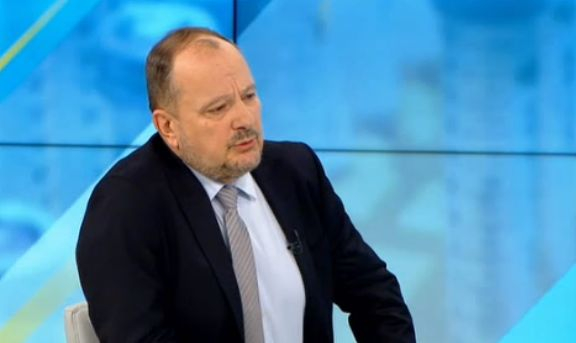 Проф. Воденичаров препоръча дезинфектант, който взривява коронавируса отвътре 