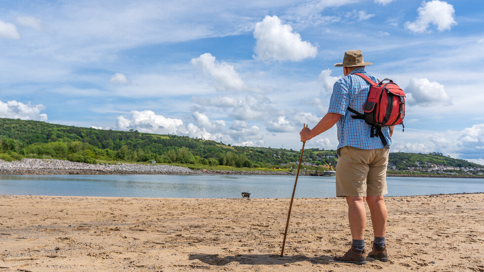 Насред коронавируса: Сърбин вървя пеша до Москва, за да подари на Путин ракия 