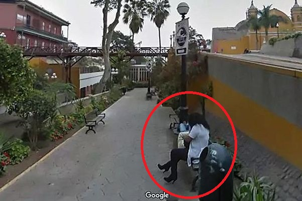 Съпруг видя жена си на СНИМКИ на Google Maps и веднага се разведе с нея
