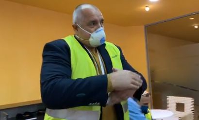 Борисов с маска се пусна НА ЖИВО от Смолян, за да... 