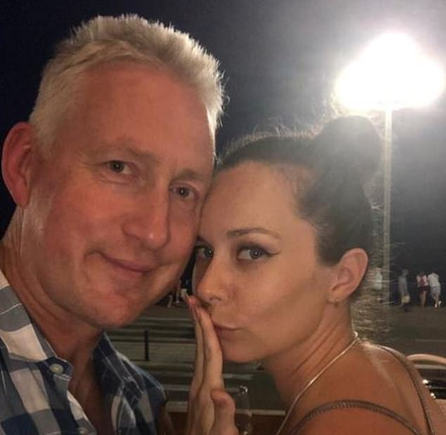 Българка изгони похотлив английски политик от дома им СНИМКИ