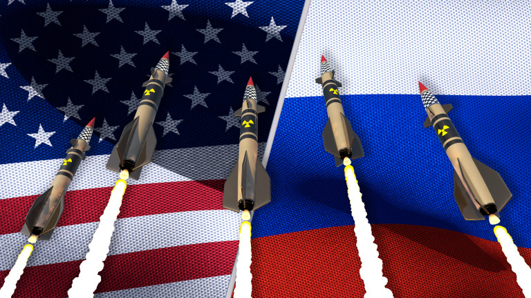 Тръмп обвисля да извади САЩ от договор, намаляващ риска от война