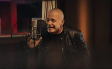 Слави Трифонов изпя песен за коронавируса ВИДЕО