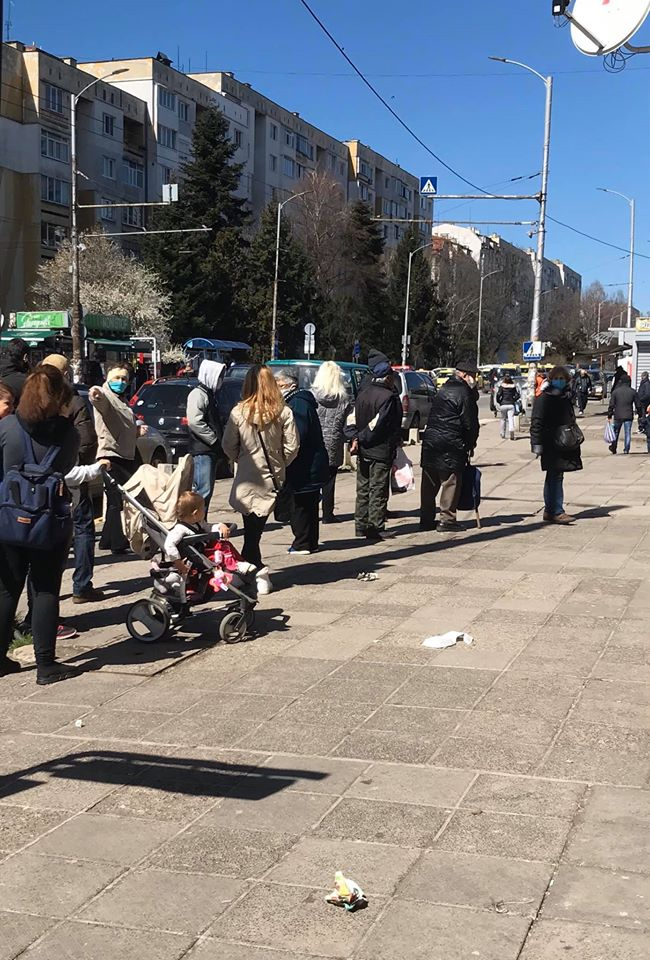 Ген. Мутафчийски предупреди за опасни тумби, сеещи коронавирус, а люлинчани... СНИМКИ