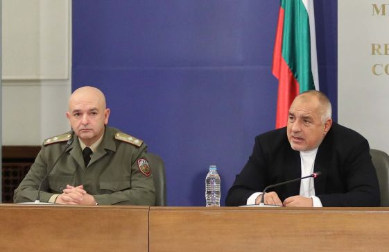 Горещо проучване установи как българите понасят извънредното положение и на кого вярват ГРАФИКИ