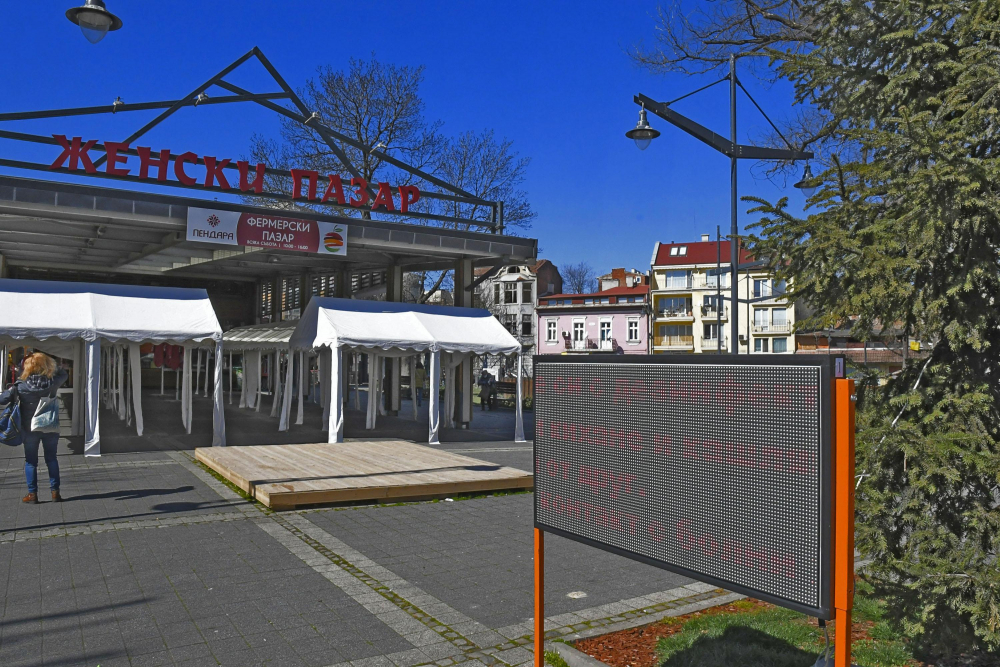 В София се затопли и ето какво се случи с дистанцията и предпазните средства СНИМКИ
