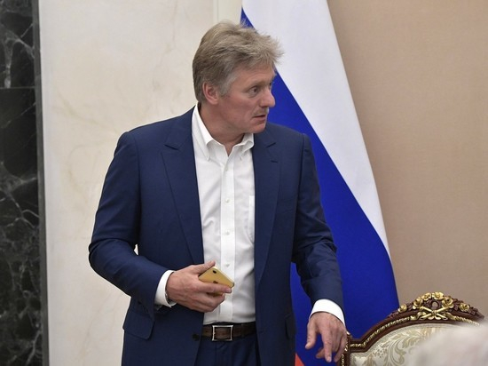 Изненада: Репортери забелязаха устройство за блокиране на вируси на врата на Песков 