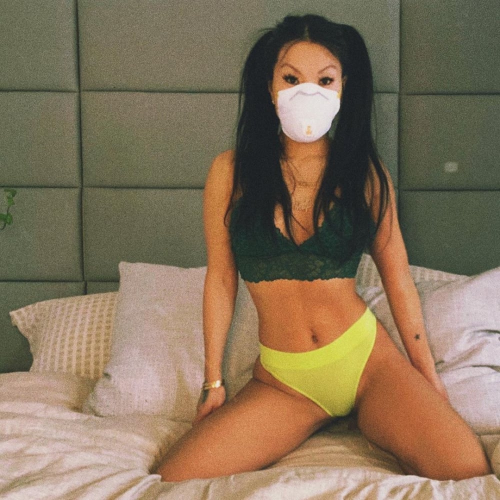 Порнозвезда дари хонорара си за борбата с коронавируса СНИМКА 18+