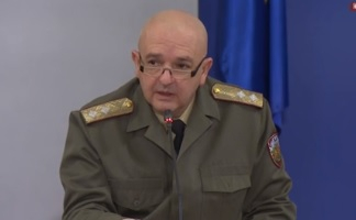 БЛИЦ TV: Как реагира ген. Мутафчийски, чувайки, че Каракачанов е сниман в парка