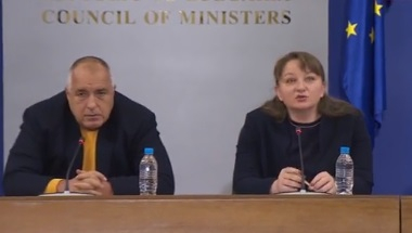БЛИЦ TV! Държавата ще даде следната сума на родители в неплатен отпуск 