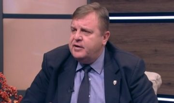 Каракачанов с първи коментар за СНИМКАТА в парка