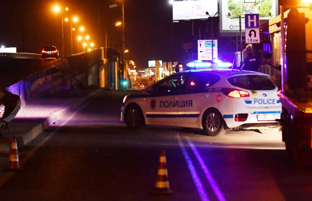 Първи СНИМКИ от зверската катастрофа по тъмна доба в София 
