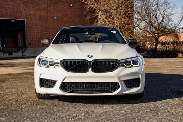 Ново BMW за над 100 хил. долара бе разбито само 11 километра след покупката ВИДЕО