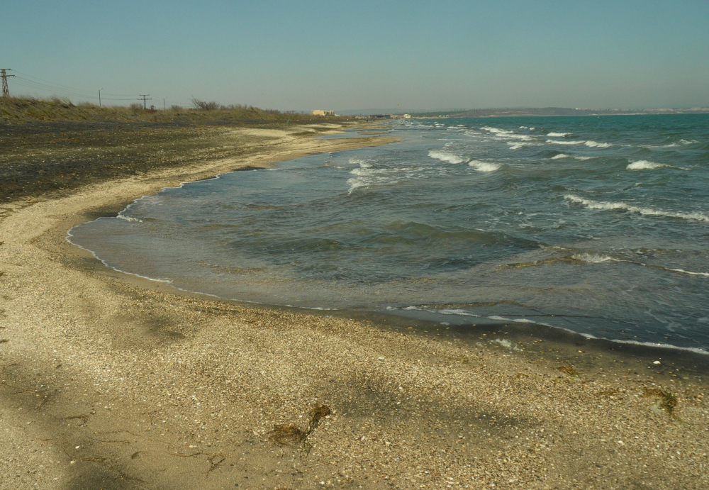 Агресивно море докара невиждан погром и в Бургас СНИМКИ