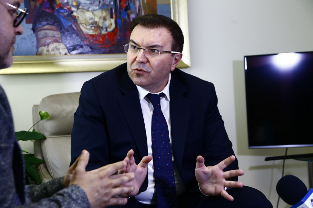 Проф. Ангелов каза връщат ли се строгите мерки и блокадите заради К-19