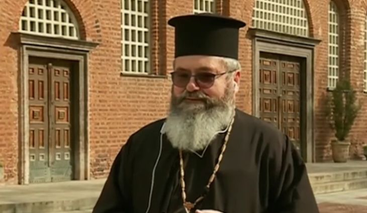 Отец Ангел шокира цяла България с обяснението си за причестяването с една лъжичка