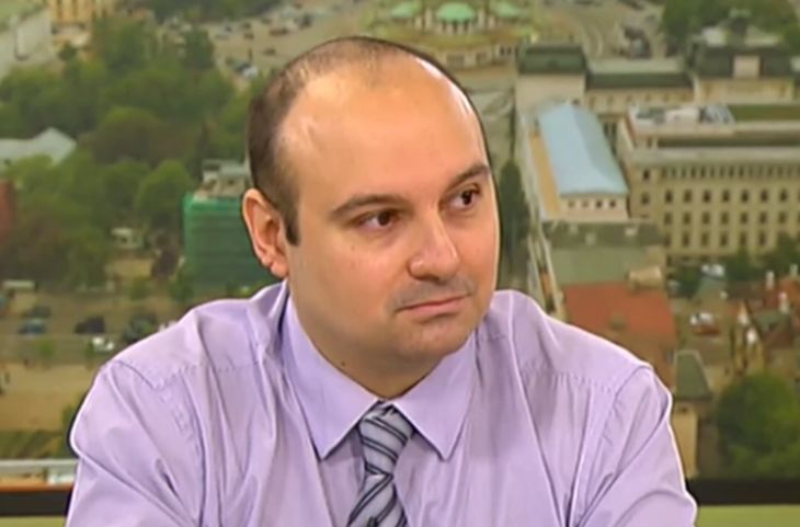 Д-р Илия Цеков обясни може ли коронавирусът да влезе в тялото през кожата