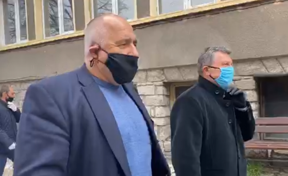 Премиерът влезе в освободения от карантината град Банско и ето какво видя ВИДЕО