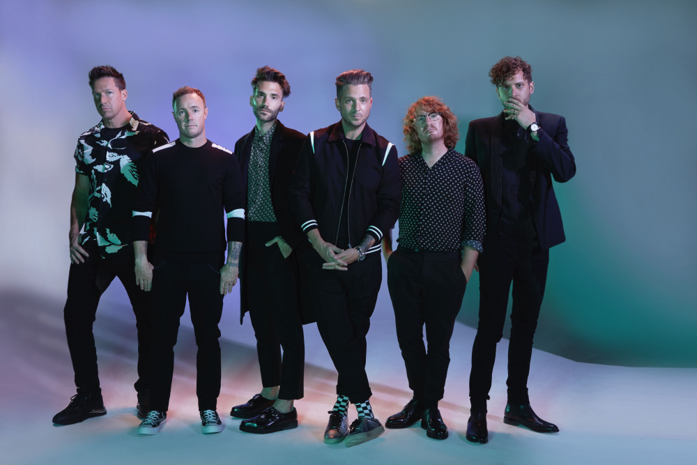 Как хора от цял свят прекарват дните си вкъщи показват OneRepublic ВИДЕО